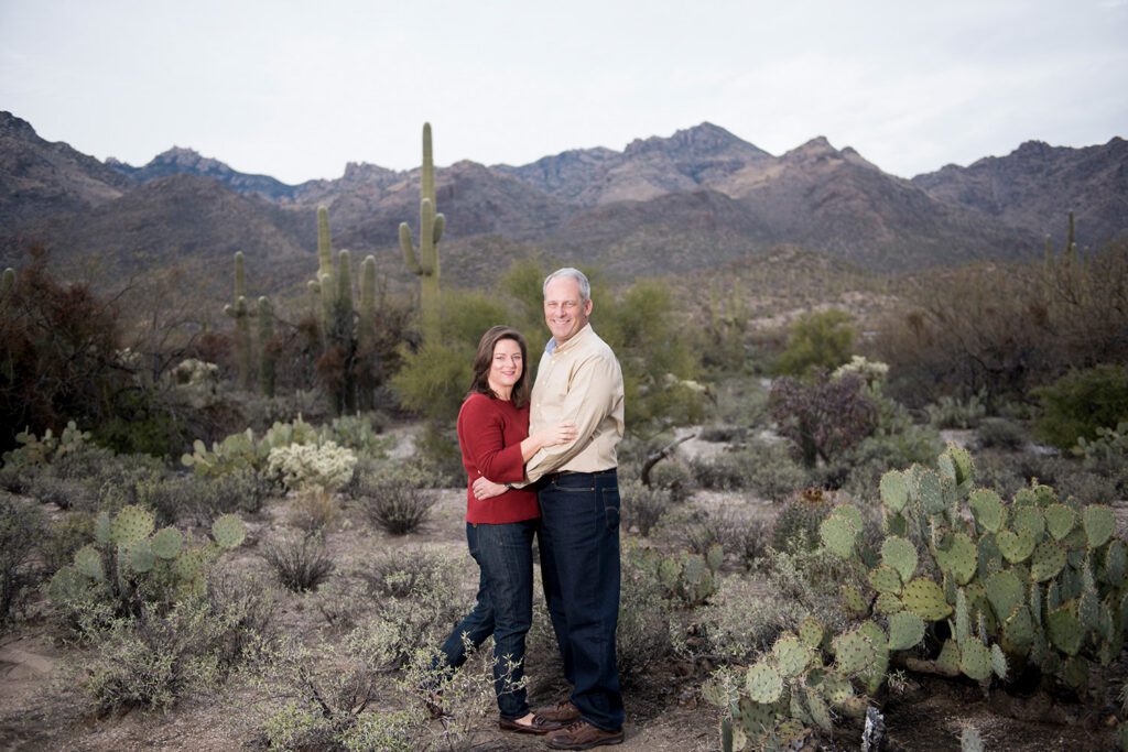 couples photos with mountains