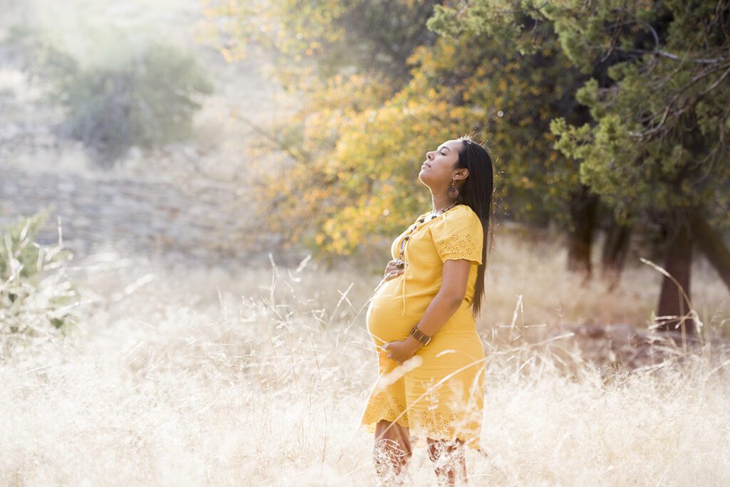 what to wear maternity photos desert