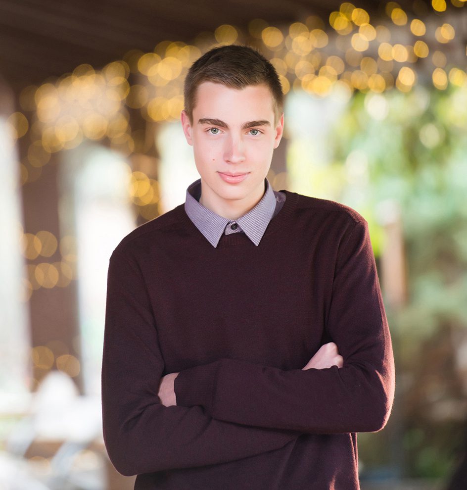 What to Wear for Senior Pictures in Tucson (Style Guide)