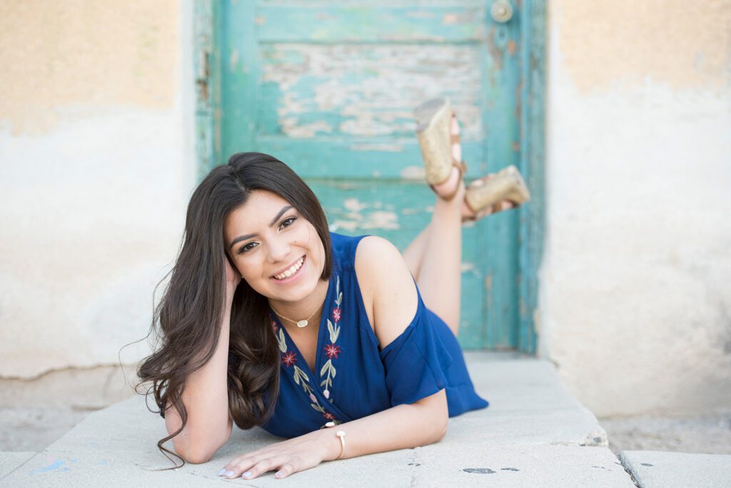 What to Wear for Senior Pictures in Tucson (Style Guide)